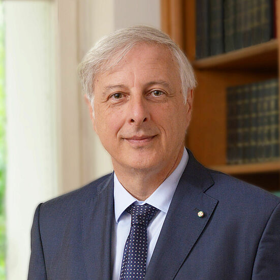Porträtfoto Dr. Rodolfo Dolce, Rechtsanwalt (D) und Avvocato (I), spezialisiert auf deutsch-italienisches Arbeits- und Wirtschaftsrecht
